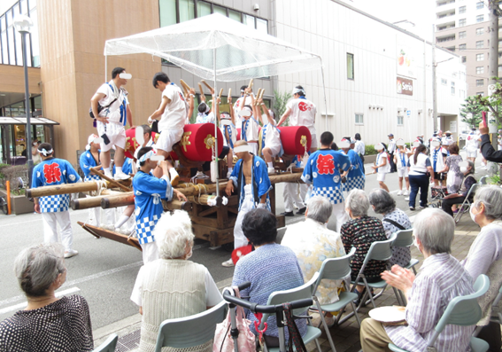 靭枕太鼓講　子ども神輿が来てくれました！